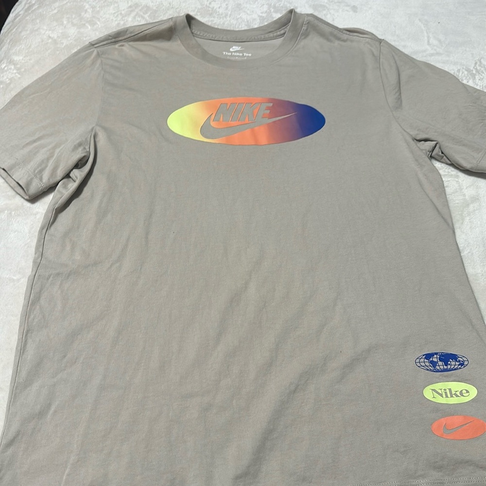 Men’s Nike shirt